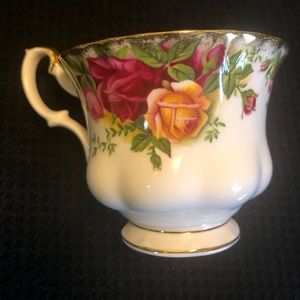 Old Country Roses Teacup. By Royal Albert.
